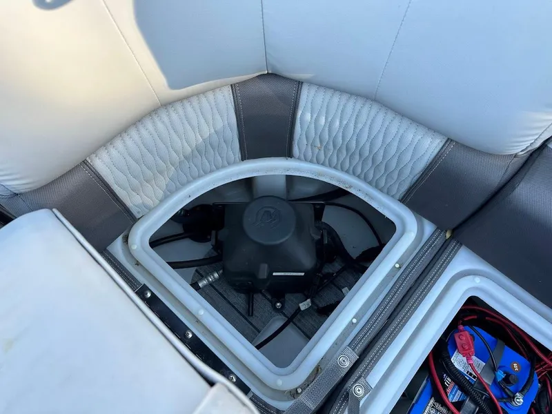 Slide: The Image of Ranger 2300LS 2020 - 58