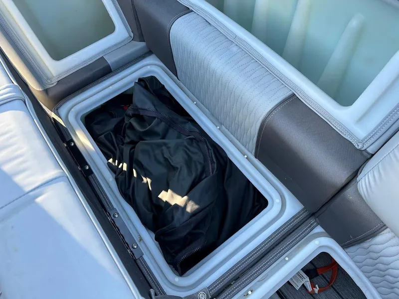 Slide: The Image of Ranger 2300LS 2020 - 61