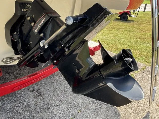 Slide: The Image of Crownline Boats 210 SS 2022 - 14