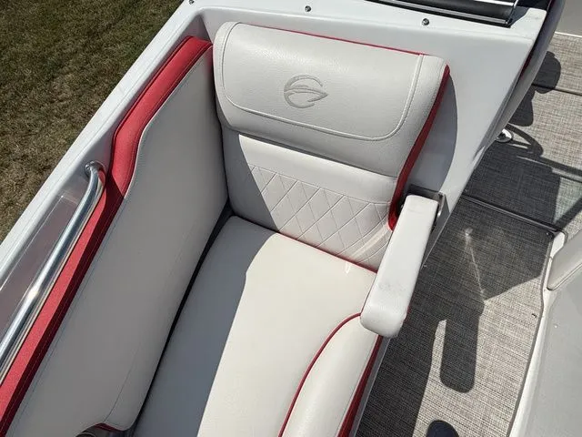 Slide: The Image of Crownline Boats 210 SS 2022 - 22