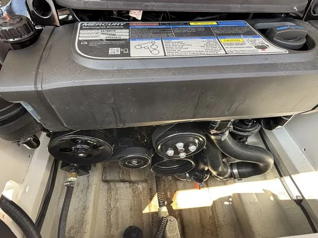 Slide: The Image of Crownline Boats 210 SS 2022 - 24