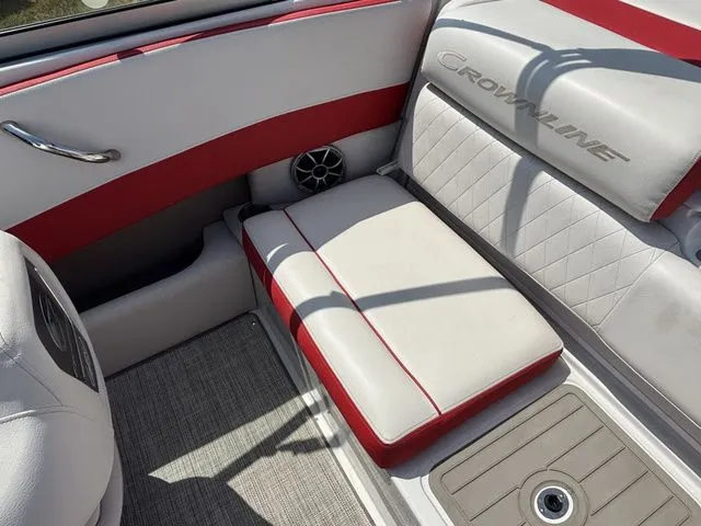 Slide: The Image of Crownline Boats 210 SS 2022 - 26