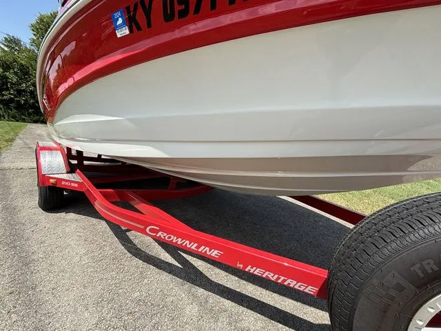 Slide: The Image of Crownline Boats 210 SS 2022 - 29