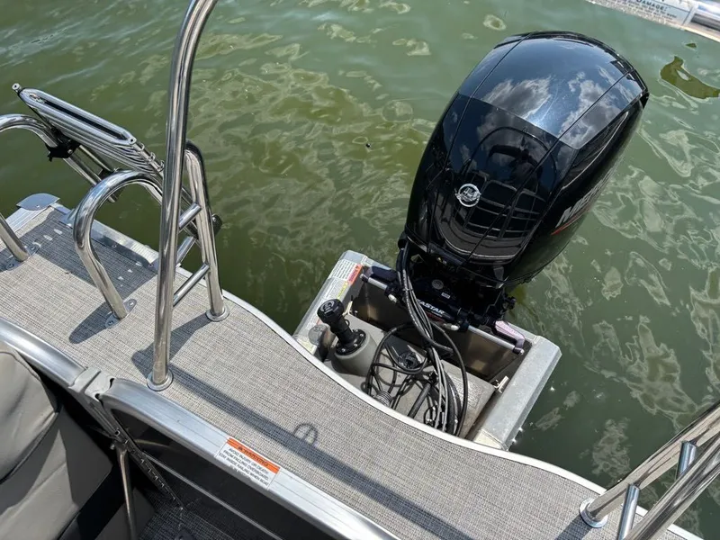 Slide: The Image of South Bay 200 Series S224RS 2.75 2022 - 4