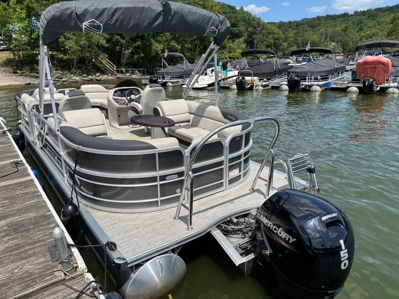 Slide: The Image of South Bay 200 Series S224RS 2.75 2022 - 8