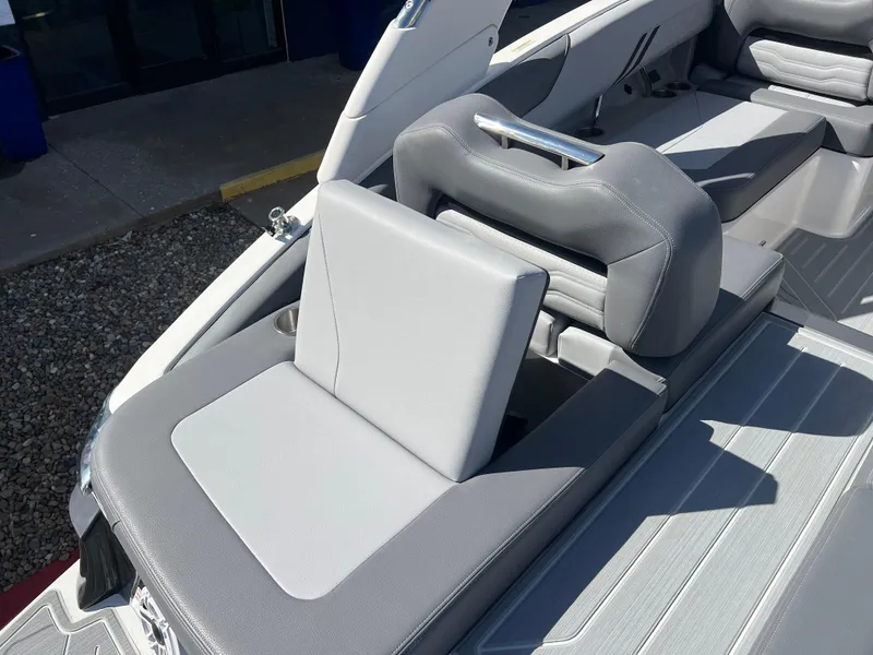 Slide: The Image of Regal LS4 Surf 2025 - 14