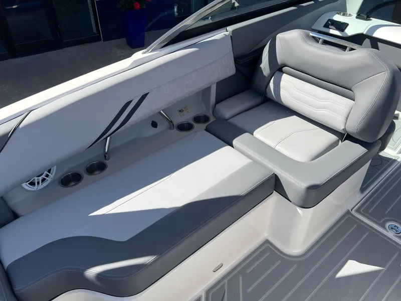 Slide: The Image of Regal LS4 Surf 2025 - 16