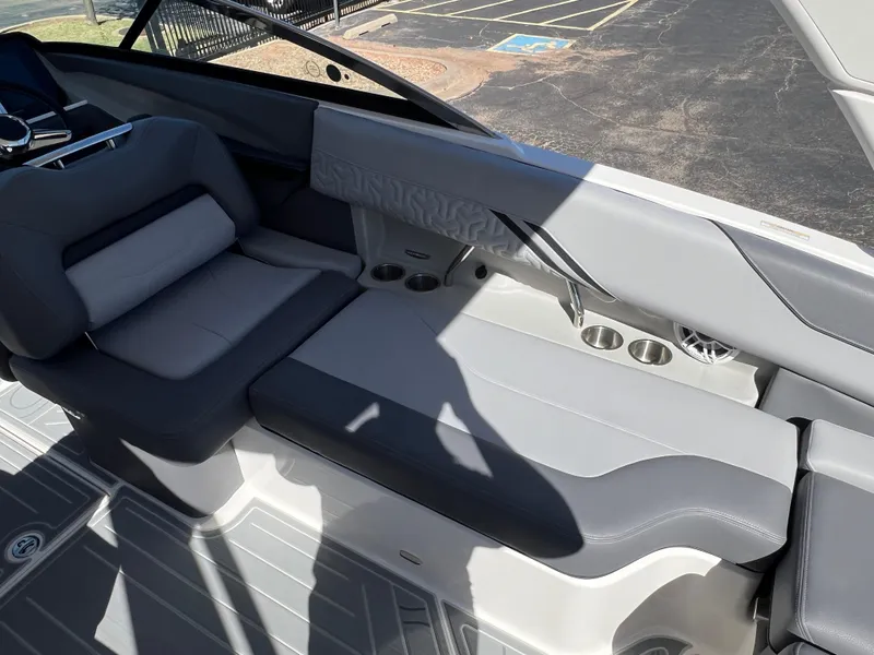 Slide: The Image of Regal LS4 Surf 2025 - 19