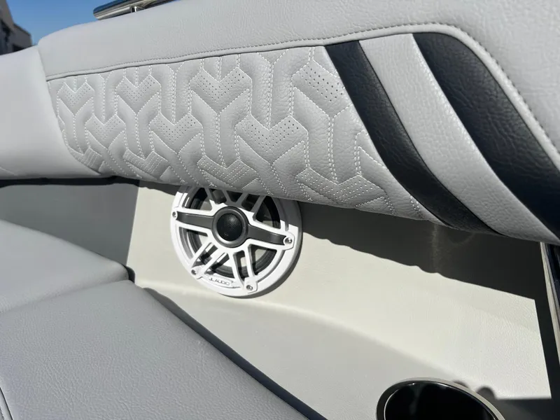 Slide: The Image of Regal LS4 Surf 2025 - 29