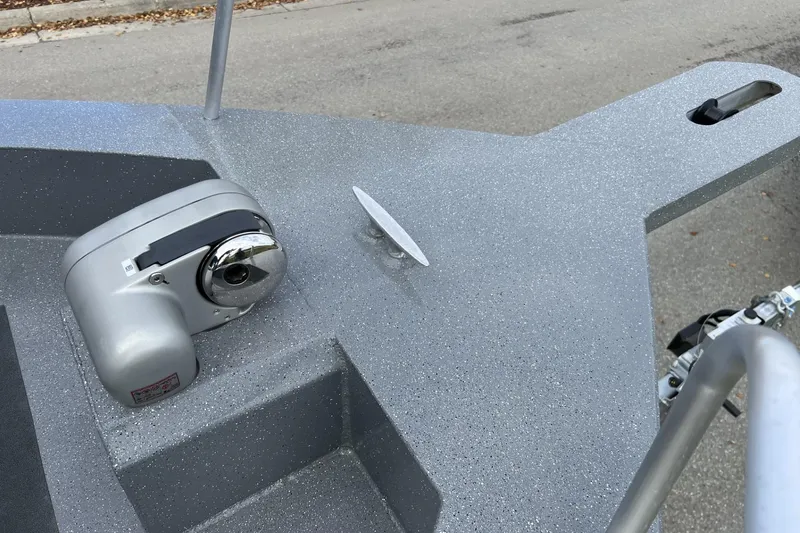 Slide: The Image of 2024 Spartan 26 Maximus Pro XL boat deck with winch and cleat. - 24