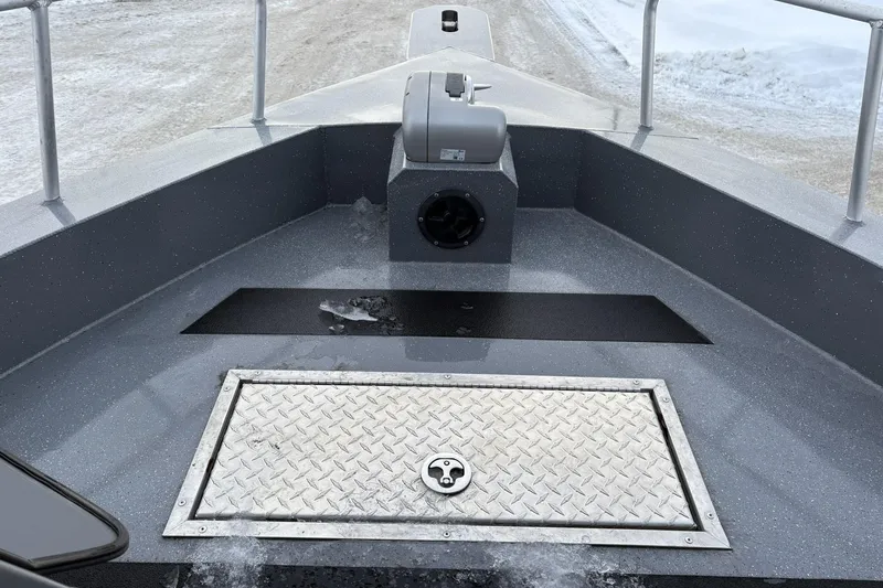 Slide: The Image of 2024 Spartan 26 Maximus Pro XL boat deck with diamond plate hatch and railing. - 32