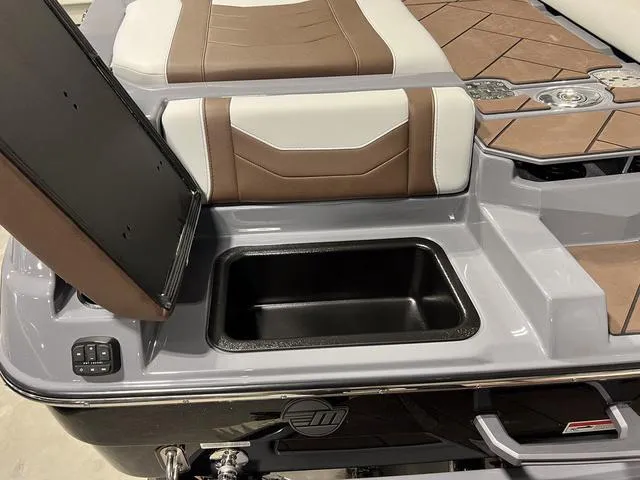 Slide: The Image of Malibu Wakesetter 23 LSV 2025 - 10