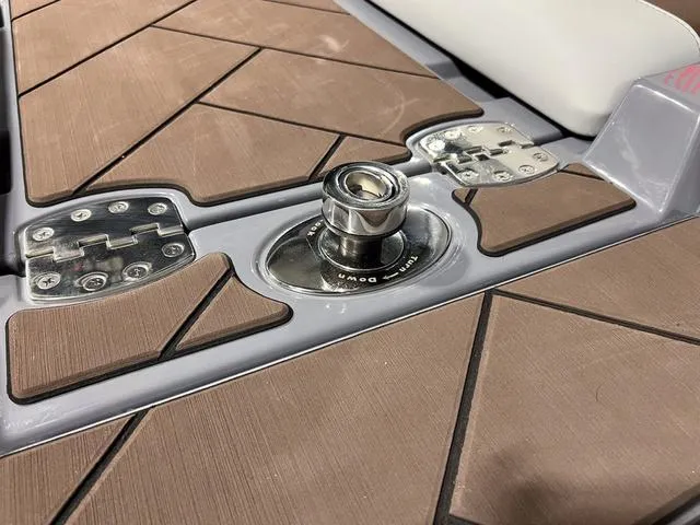 Slide: The Image of Malibu Wakesetter 23 LSV 2025 - 11