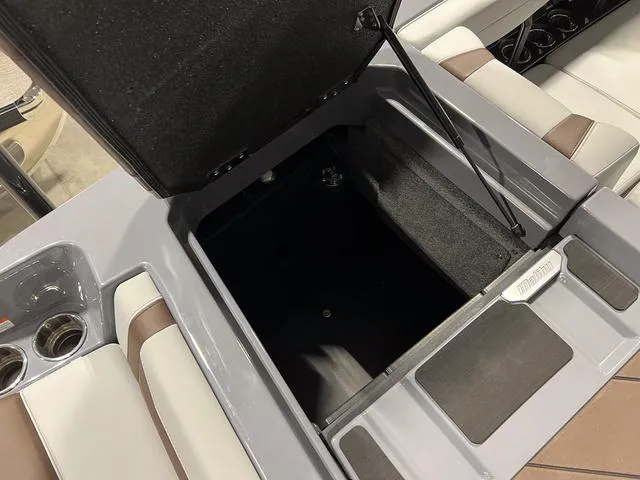 Slide: The Image of Malibu Wakesetter 23 LSV 2025 - 12