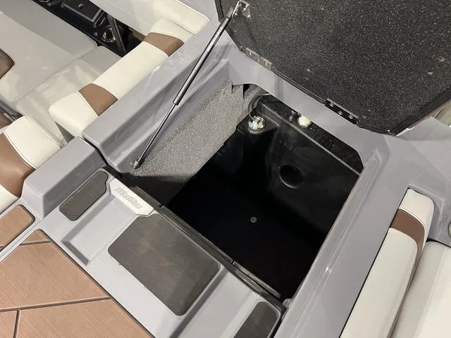 Slide: The Image of Malibu Wakesetter 23 LSV 2025 - 13