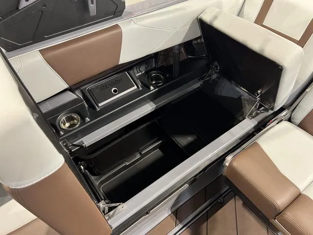 Slide: The Image of Malibu Wakesetter 23 LSV 2025 - 16