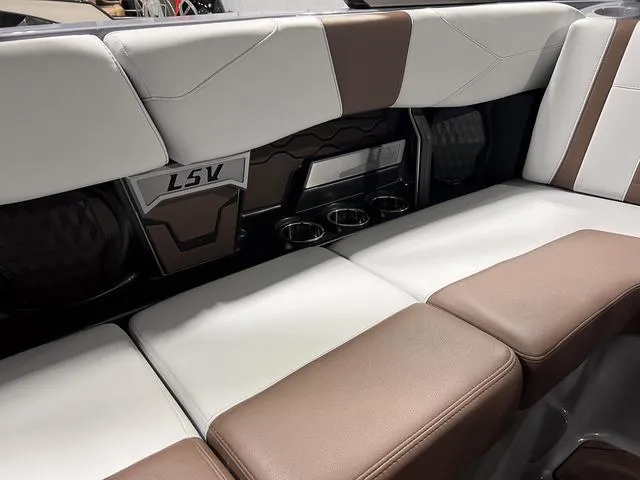 Slide: The Image of Malibu Wakesetter 23 LSV 2025 - 21