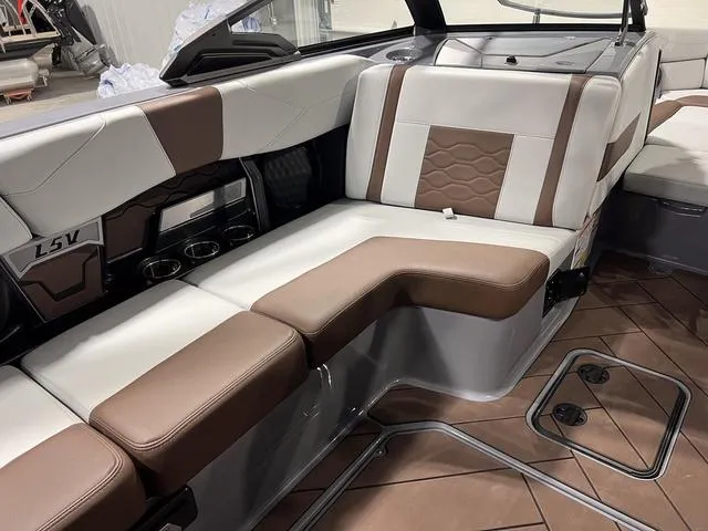 Slide: The Image of Malibu Wakesetter 23 LSV 2025 - 22