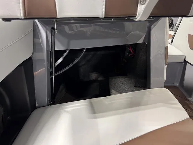 Slide: The Image of Malibu Wakesetter 23 LSV 2025 - 25