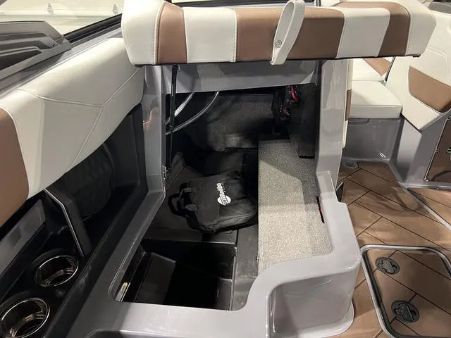 Slide: The Image of Malibu Wakesetter 23 LSV 2025 - 26