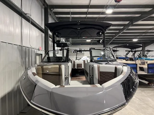 Slide: The Image of Malibu Wakesetter 23 LSV 2025 - 3
