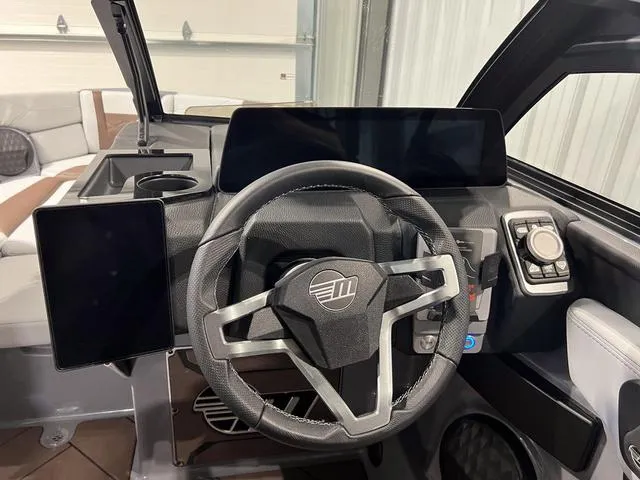 Slide: The Image of Malibu Wakesetter 23 LSV 2025 - 30