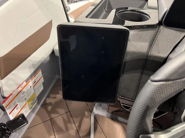 Slide: The Image of Malibu Wakesetter 23 LSV 2025 - 31