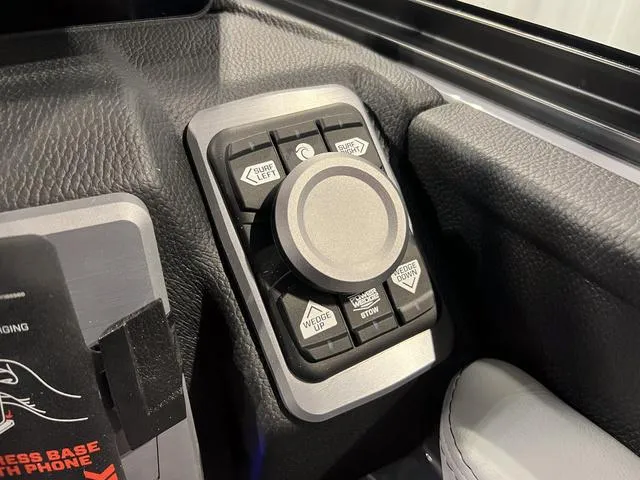 Slide: The Image of Malibu Wakesetter 23 LSV 2025 - 33