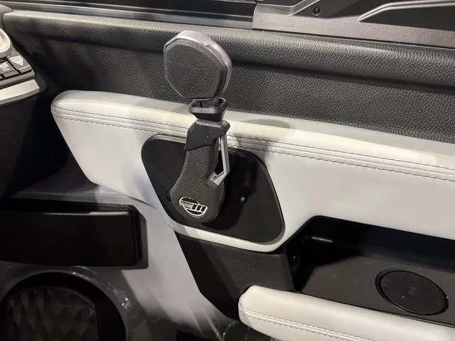 Slide: The Image of Malibu Wakesetter 23 LSV 2025 - 35