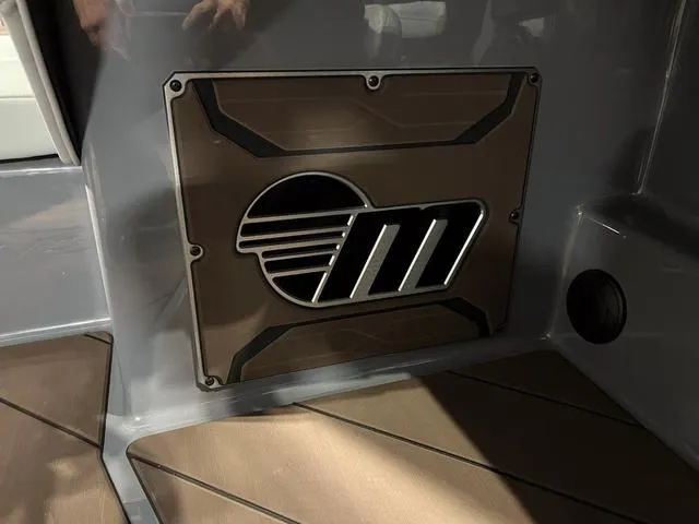 Slide: The Image of Malibu Wakesetter 23 LSV 2025 - 36