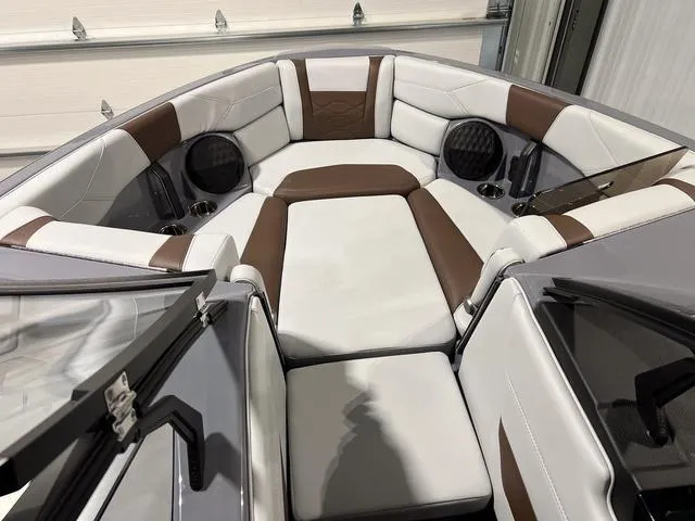 Slide: The Image of Malibu Wakesetter 23 LSV 2025 - 38