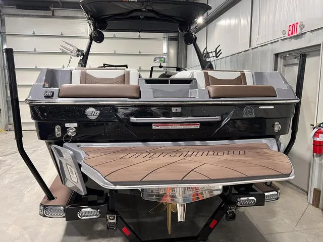 Slide: The Image of Malibu Wakesetter 23 LSV 2025 - 4