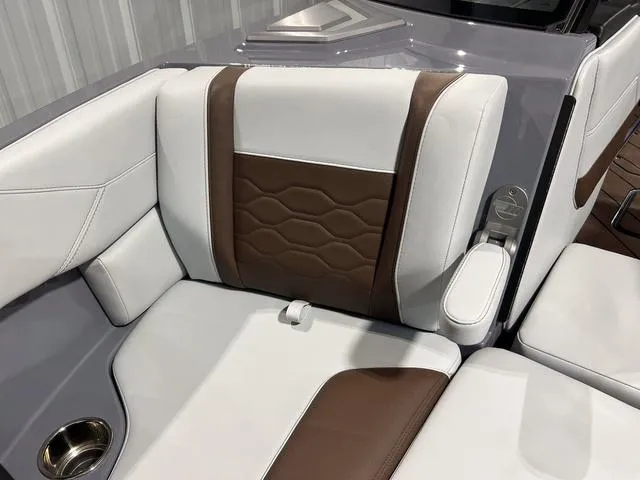 Slide: The Image of Malibu Wakesetter 23 LSV 2025 - 40