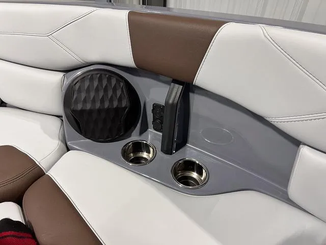 Slide: The Image of Malibu Wakesetter 23 LSV 2025 - 42