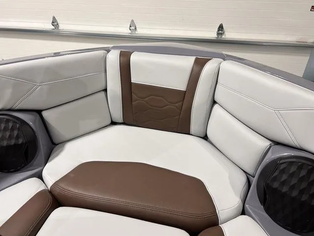 Slide: The Image of Malibu Wakesetter 23 LSV 2025 - 43