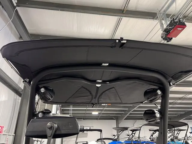 Slide: The Image of Malibu Wakesetter 23 LSV 2025 - 44