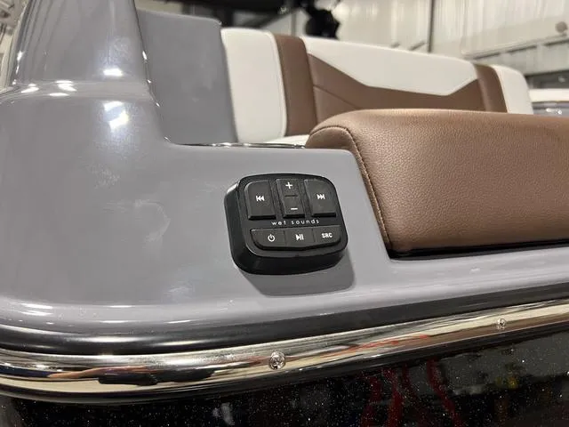 Slide: The Image of Malibu Wakesetter 23 LSV 2025 - 6