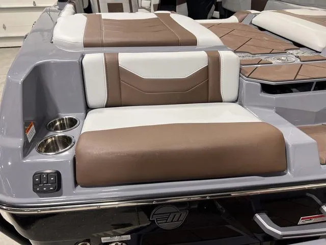 Slide: The Image of Malibu Wakesetter 23 LSV 2025 - 9