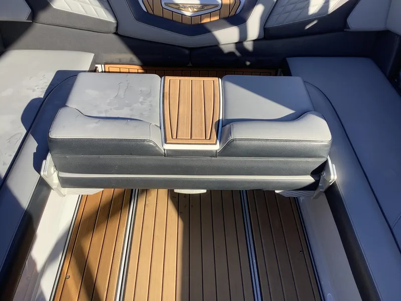 Slide: The Image of Nautique G25 2022 - 23