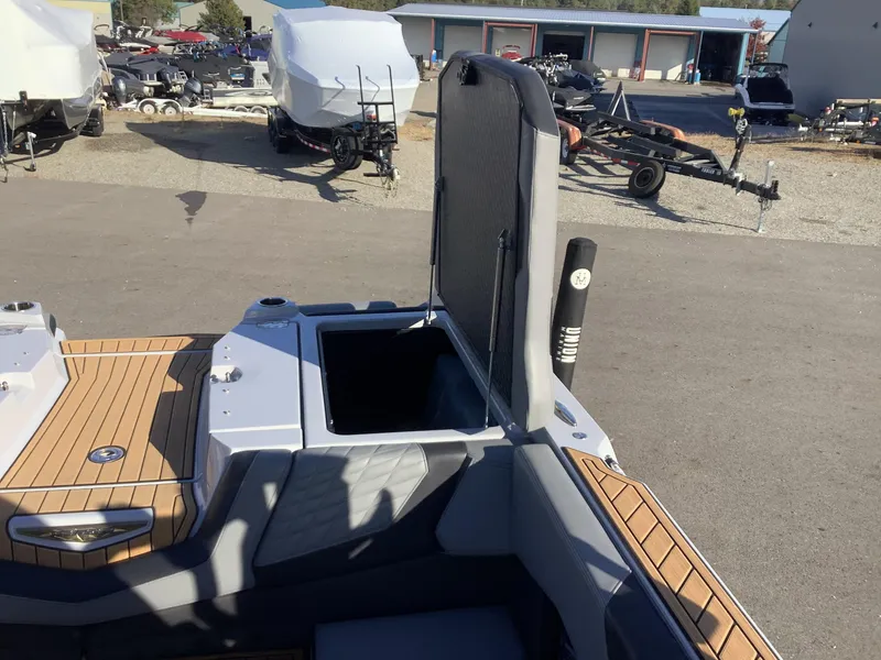 Slide: The Image of Nautique G25 2022 - 25