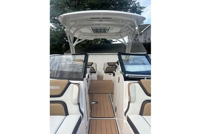 Slide: The Image of 2023 Yamaha Boats 275SDX interior with tan seating and sleek design. - 20