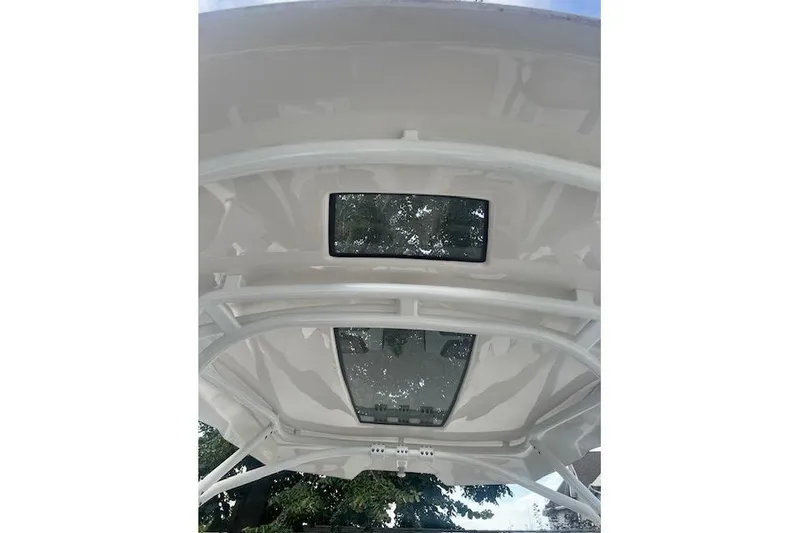 Slide: The Image of 2023 Yamaha Boats 275SDX roof with skylights, showcasing sleek design and modern features. - 23