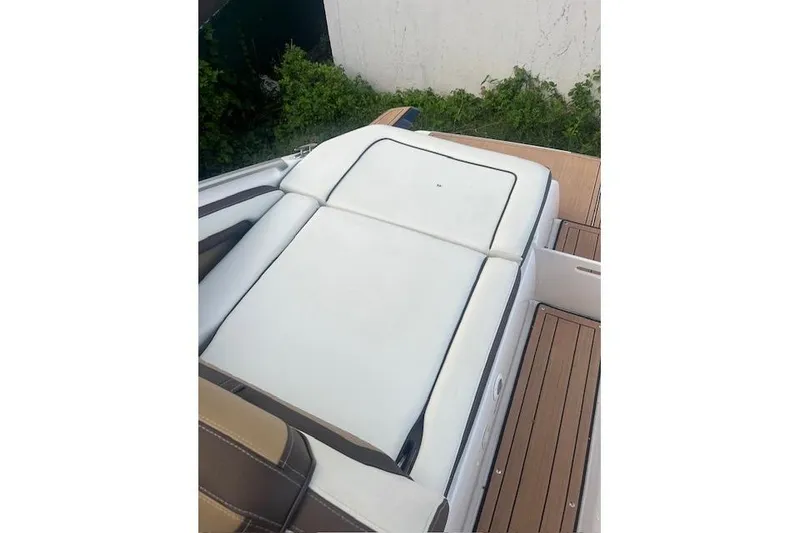 Slide: The Image of 2023 Yamaha Boats 275SDX with white cushioned seating and teak flooring. - 34