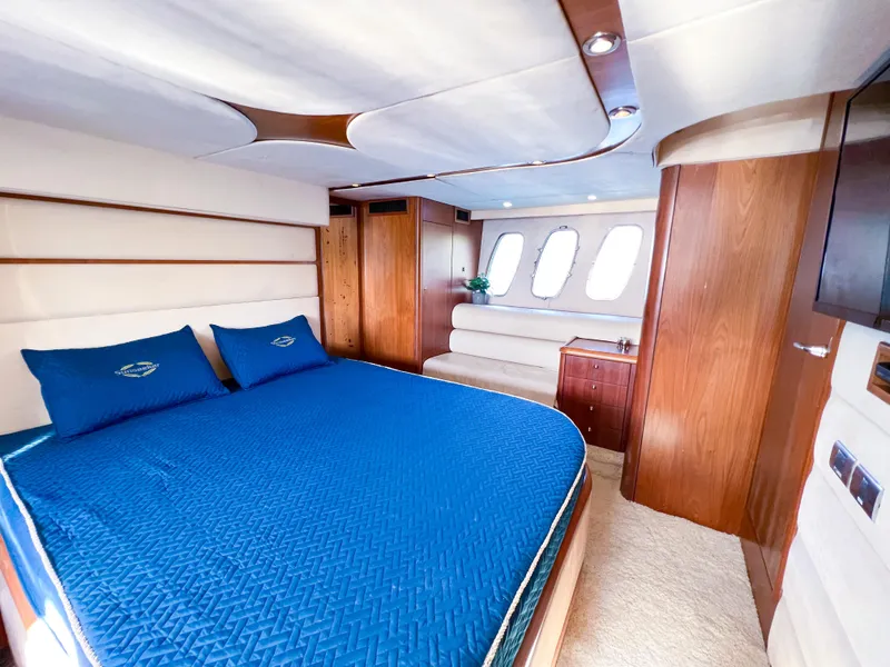 Slide: The Image of Luxurious cabin interior of 2005 Sunseeker Predator 68 yacht with blue bedding. - 13