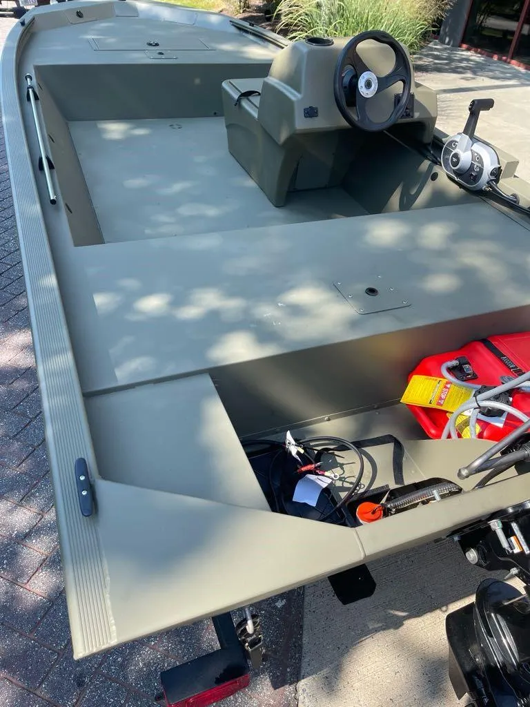 Slide: The Image of 2025 Tracker Grizzly 1648 SC boat with steering console and fishing gear. - 3