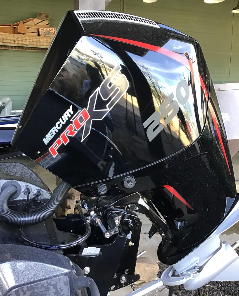 Slide: The Image of Mercury Pro XS 250 outboard motor on 2025 Nitro Z21 XL boat. - 4