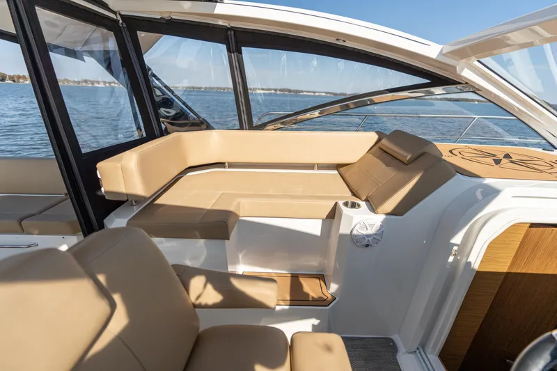 Slide: The Image of Cruisers 390 Express Coupe 2017 - 53