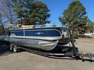 Slide: The Image of Sun Tracker Fishin' Barge 22 DLX 2025 - 77