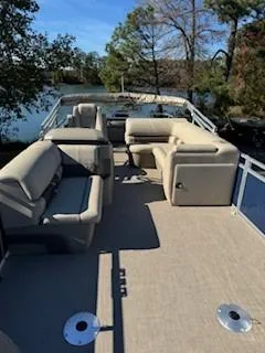 Slide: The Image of Sun Tracker Fishin' Barge 22 DLX 2025 - 79