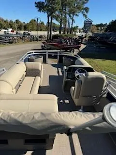 Slide: The Image of Sun Tracker Fishin' Barge 22 DLX 2025 - 80